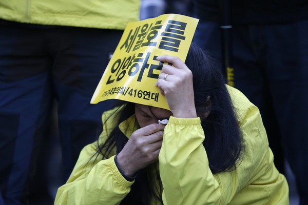 Tưởng niệm 1 năm thảm họa chìm phà Sewol