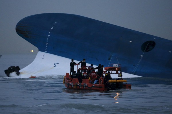 Tưởng niệm 1 năm thảm họa chìm phà Sewol