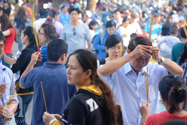 Rằm tháng Giêng, các chùa lớn ở Sài Gòn đông nghẹt người đến làm lễ 1