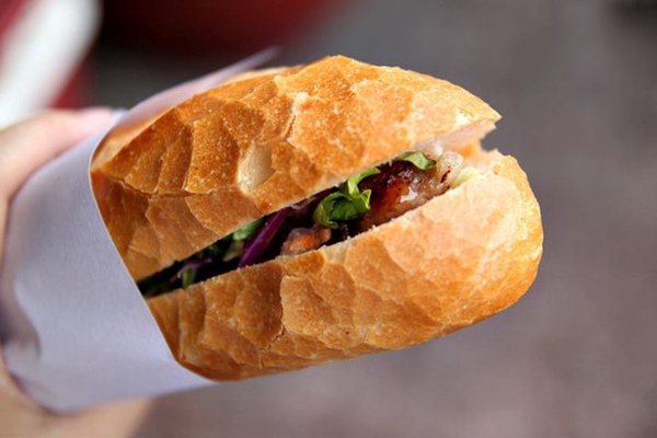 5-bien-tau-doc-dao-cua-mon-banh-mi.jpg