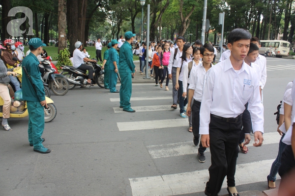 TP.HCM: Người dân lặng mình tiễn đưa Đại tướng Võ Nguyên Giáp 24