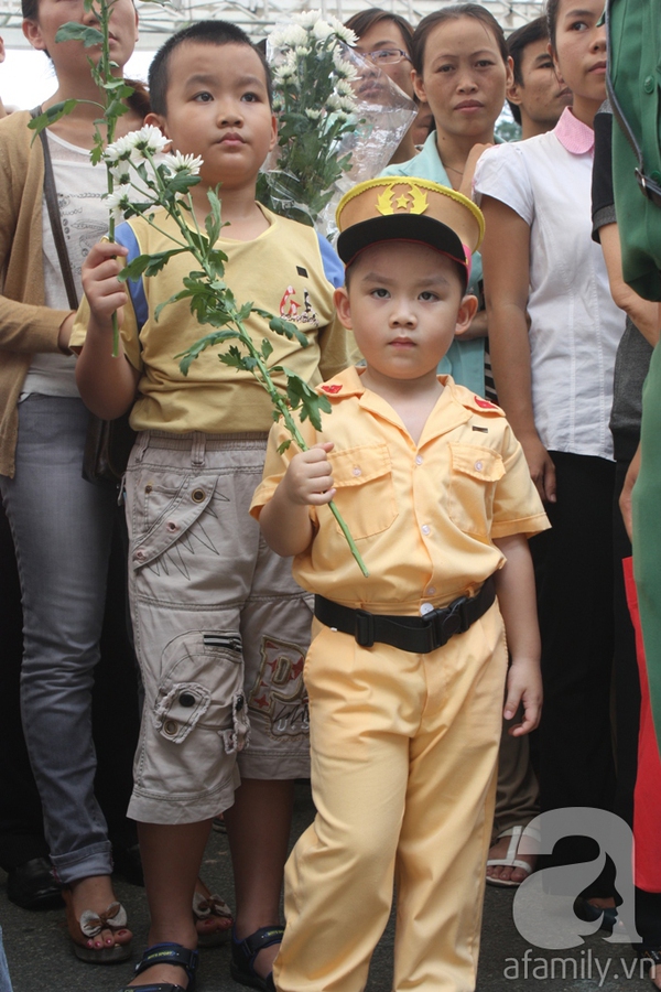 TP.HCM: Người dân lặng mình tiễn đưa Đại tướng Võ Nguyên Giáp 29