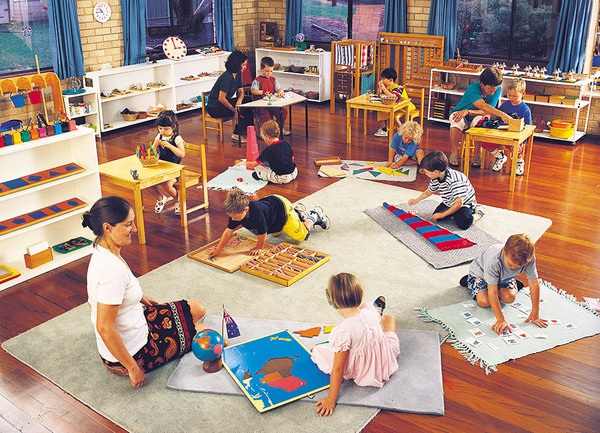 Vì sao lớp học Montessori phải là lớp học trộn độ tuổi?