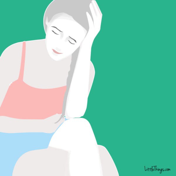 đặt vi&ecirc;n đ&aacute; lạnh l&ecirc;n cổ