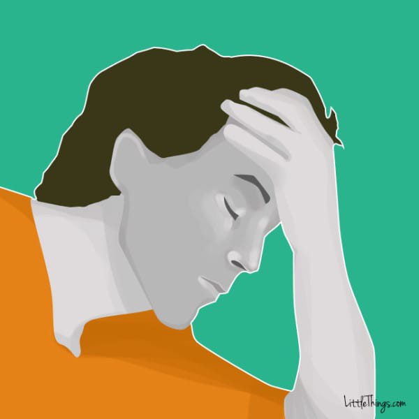 đặt vi&ecirc;n đ&aacute; lạnh l&ecirc;n cổ