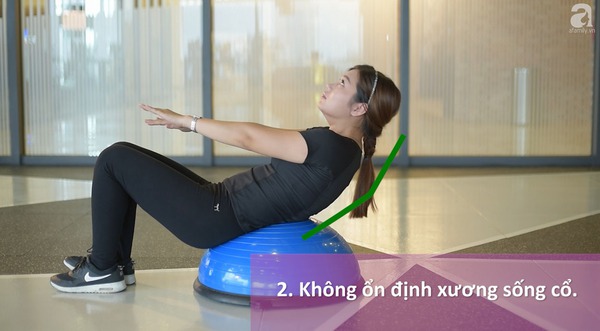 bài tập gập bụng với bóng Bosu