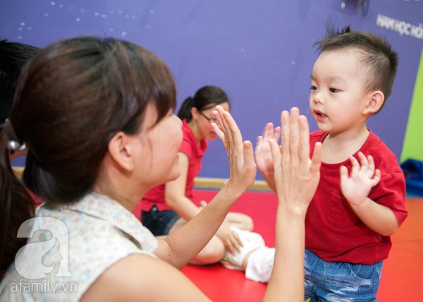 Mẹ kể chuyện bé 2 tuổi nhào lộn, đu xà trong phòng tập gym 7