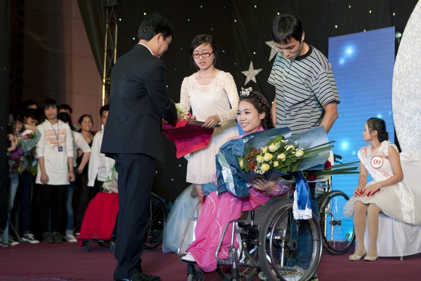 Các cô gái toả sáng trong cuộc thi tôn vinh vẻ đẹp người khuyết tật  7