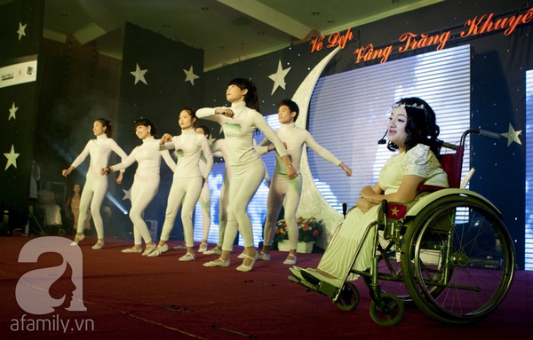 C&aacute;c c&ocirc; g&aacute;i toả s&aacute;ng trong cuộc thi t&ocirc;n vinh vẻ đẹp người khuyết tật  10