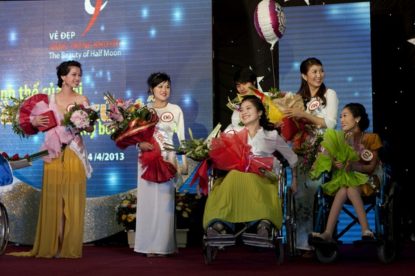 Các cô gái toả sáng trong cuộc thi tôn vinh vẻ đẹp người khuyết tật  1