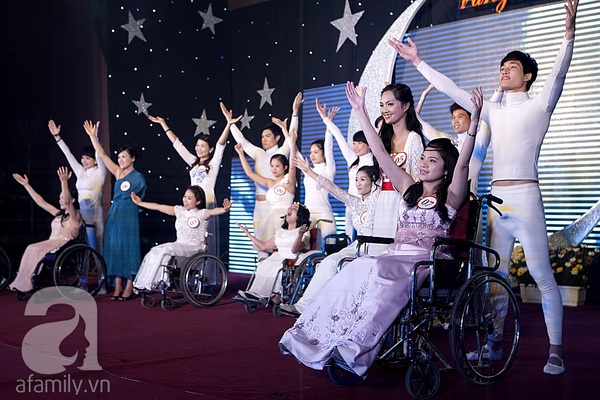 Các cô gái toả sáng trong cuộc thi tôn vinh vẻ đẹp người khuyết tật  3