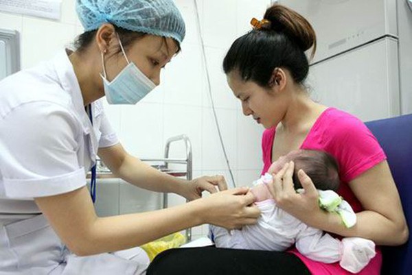 Nhiều trẻ ở Hà Nội lại nhập viện vì tiêm vaccine 1