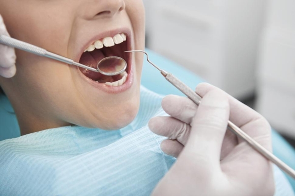 Giả vờ bị bắt c&oacute;c để kh&ocirc;ng phải đi kh&aacute;m răng 1