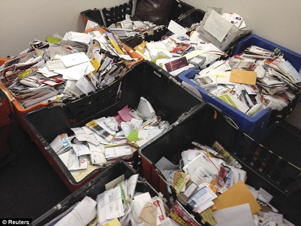 Nhân viên bưu điện giấu 40.000 lá thư trong suốt 9 năm 1