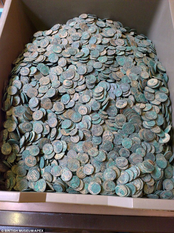 Phát hiện kho báu gồm 22.000 đồng tiền La Mã cổ 2