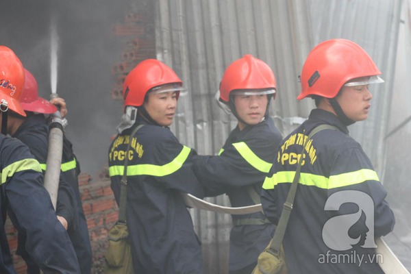 Hà Nội: Cháy kho hàng Tết trên đường Hồng Hà phát hiện nhiều pháo hoa lậu 14