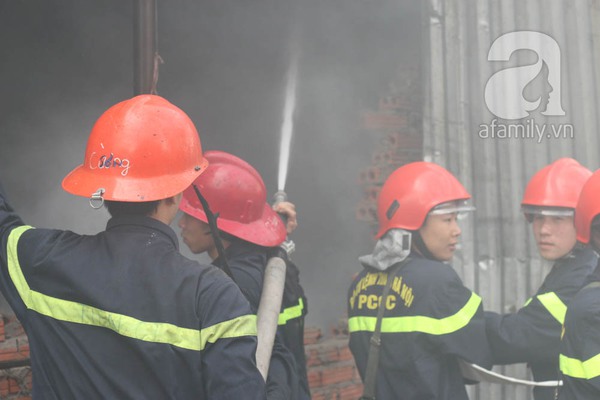 Hà Nội: Cháy kho hàng Tết trên đường Hồng Hà phát hiện nhiều pháo hoa lậu 15