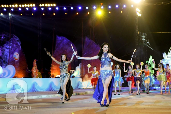 Ngắm những cô gái xinh đẹp tại Carnaval Hạ Long 2013 21
