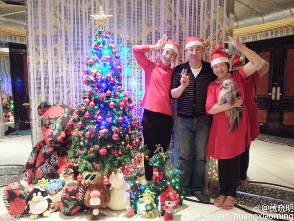 Khoảnh khắc đầm ấm của sao Hoa ngữ bên gia đình trong đêm Giáng Sinh 4