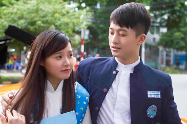 4 năm 2 ch&agrave;ng một t&igrave;nh y&ecirc;u