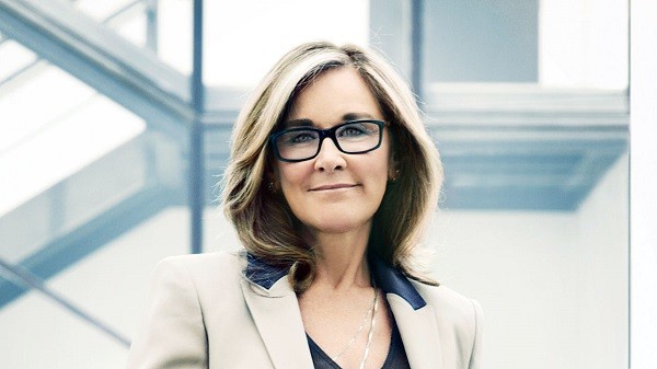 Cựu CEO Burberry Angela Ahrendts: Trước hết phụ nữ là những người mẹ 1