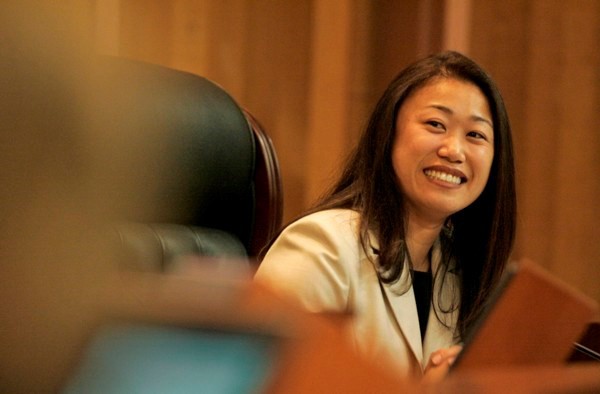 Chân dung người phụ nữ gốc Việt giành ghế ở thượng viện Mỹ qua ảnh 4