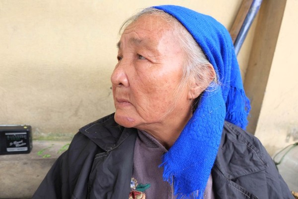 Bà lão gần 40 năm ăn, ngủ vỉa hè Hà Nội và mơ ước chết có người chôn 3