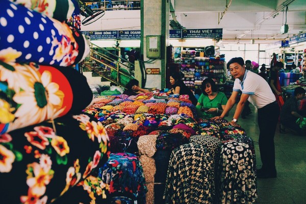 Ngắm một Hà Nội rất đẹp qua chùm ảnh ở những khu chợ nổi tiếng! 18