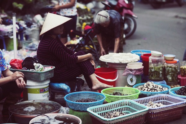 Ngắm một Hà Nội rất đẹp qua chùm ảnh ở những khu chợ nổi tiếng! 15