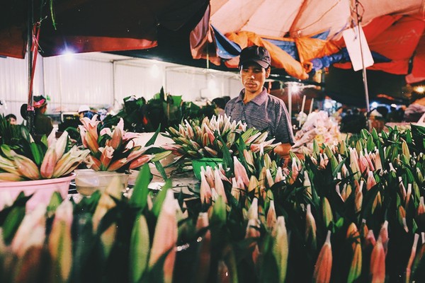 Ngắm một Hà Nội rất đẹp qua chùm ảnh ở những khu chợ nổi tiếng! 32