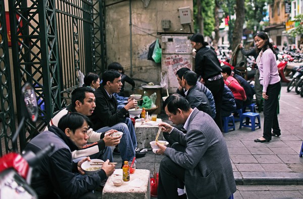 Ch&ugrave;m ảnh: Y&ecirc;u dấu v&agrave; &ecirc;m đềm những s&aacute;ng chớm đ&ocirc;ng H&agrave; Nội 12