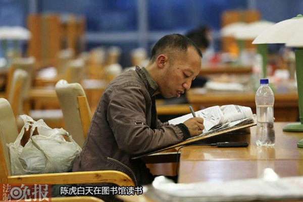 Trung Quốc: Thư viện mở cửa cho người vô gia cư đọc sách 6