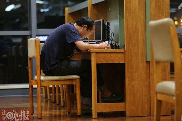 Trung Quốc: Thư viện mở cửa cho người vô gia cư đọc sách 9