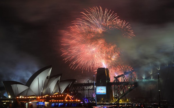 Chùm ảnh: Bữa tiệc ánh sáng chào năm mới 2015 ở khắp nơi trên thế giới  2