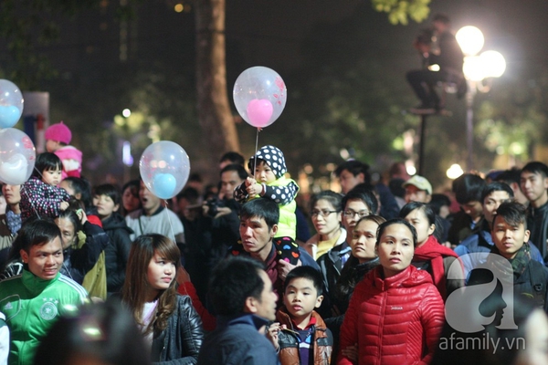 Người Hà Nội, Sài Gòn tưng bừng đón năm mới 2015 20