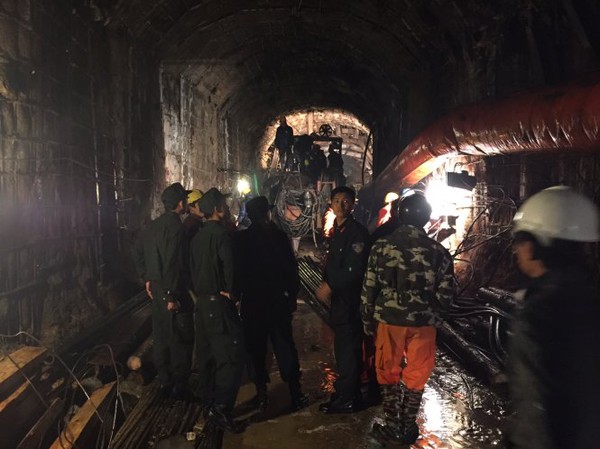  Bốn ngày nghẹt thở giải cứu 12 công nhân sập hầm Đạ Dâng qua ảnh 7