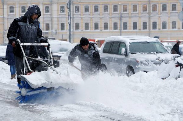 Tuyết rơi kỷ lục ở Nga: một giờ - 500 tai nạn, 200 chuyến bay bị hoãn 2