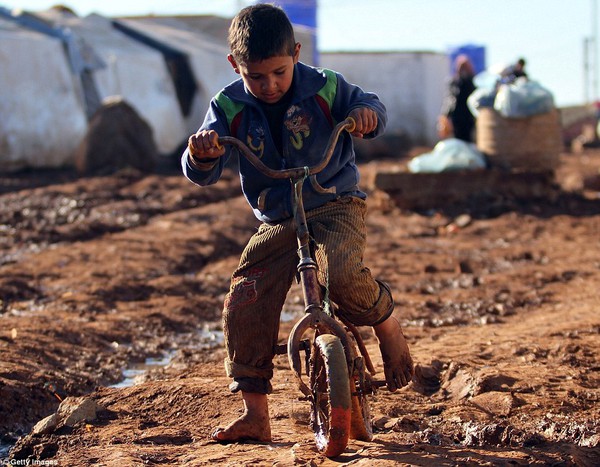 Những bức ảnh xúc động về cuộc sống trẻ em ở trại tị nạn Syria 1
