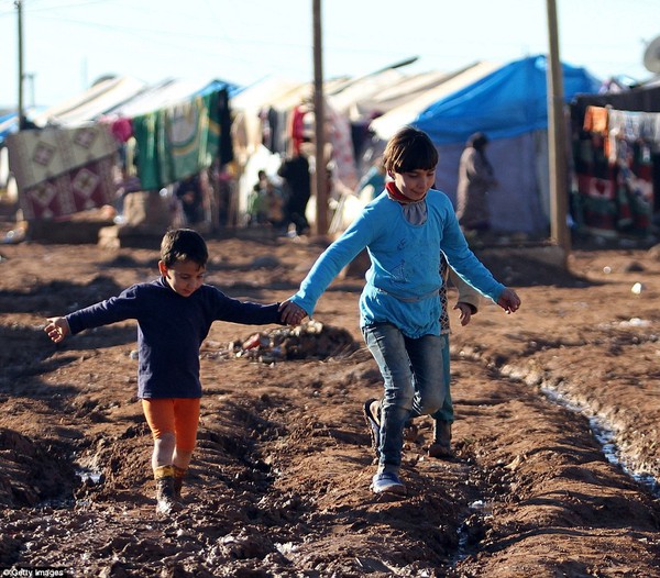 Những bức ảnh xúc động về cuộc sống trẻ em ở trại tị nạn Syria 3