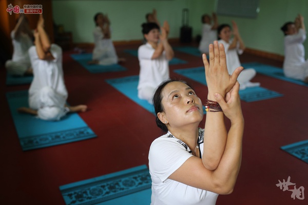 Niềm vui mới khi tập luyện yoga của những phụ nữ khuyết tật  8