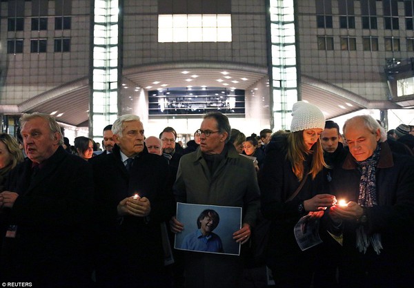 Hàng nghìn người xuống đường tưởng nhớ nạn nhân vụ thảm sát Charlie Hebdo 12
