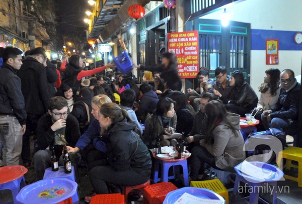 Hà Nội: Hàng quán vỉa hè đông nghẹt khách những ngày rét buốt 11