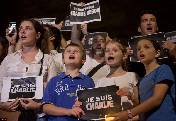 Hàng nghìn người xuống đường tưởng nhớ nạn nhân vụ thảm sát Charlie Hebdo 16