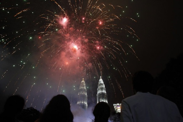 Chùm ảnh: Bữa tiệc ánh sáng chào năm mới 2015 ở khắp nơi trên thế giới  16