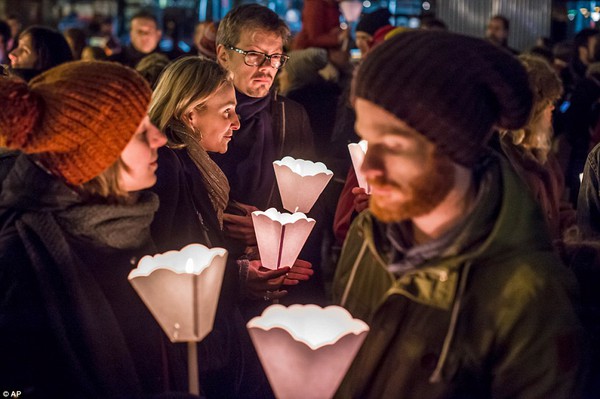 Hàng nghìn người xuống đường tưởng nhớ nạn nhân vụ thảm sát Charlie Hebdo 5