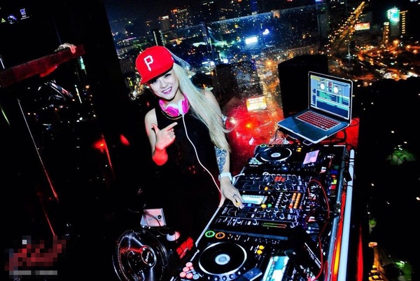 Ngắm nữ DJ xinh đẹp, cá tính biểu diễn trong đêm tiệc của Beckham ở Việt Nam 3