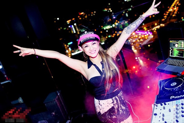 Ngắm nữ DJ xinh đẹp, cá tính biểu diễn trong đêm tiệc của Beckham ở Việt Nam 5
