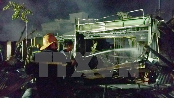 Hơn chục nhà dân bị thiêu rụi vì cháy khu chợ tại Cà Mau 1