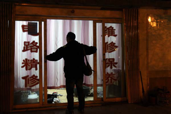 Người có học vấn cao ở Trung Quốc đổ xô đi bán bún, làm vườn 6