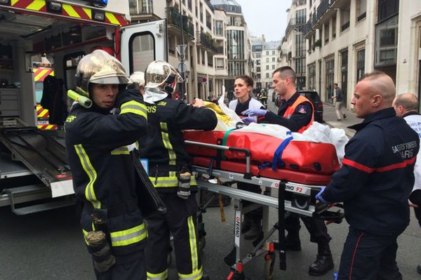Xả súng tại một tòa soạn báo Pháp khiến ít nhất 12 người chết 2